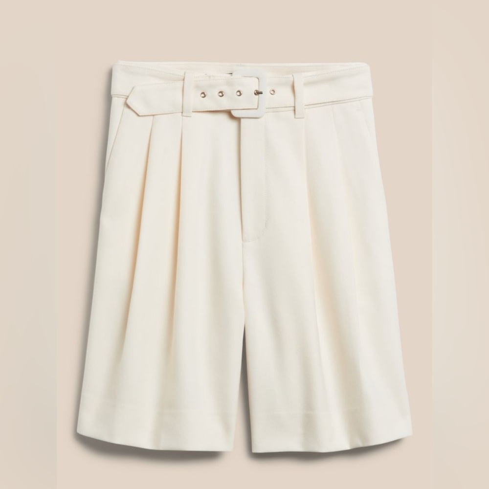 Banana Republic Pleated Bermuda Shorts – Size 0P (Petite)
